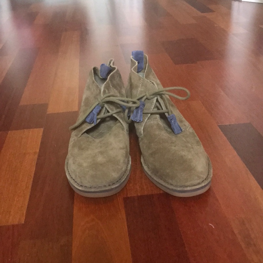 These are a classic! Hush Puppies!